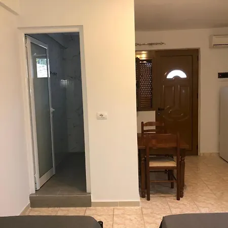Eli * Ksamil